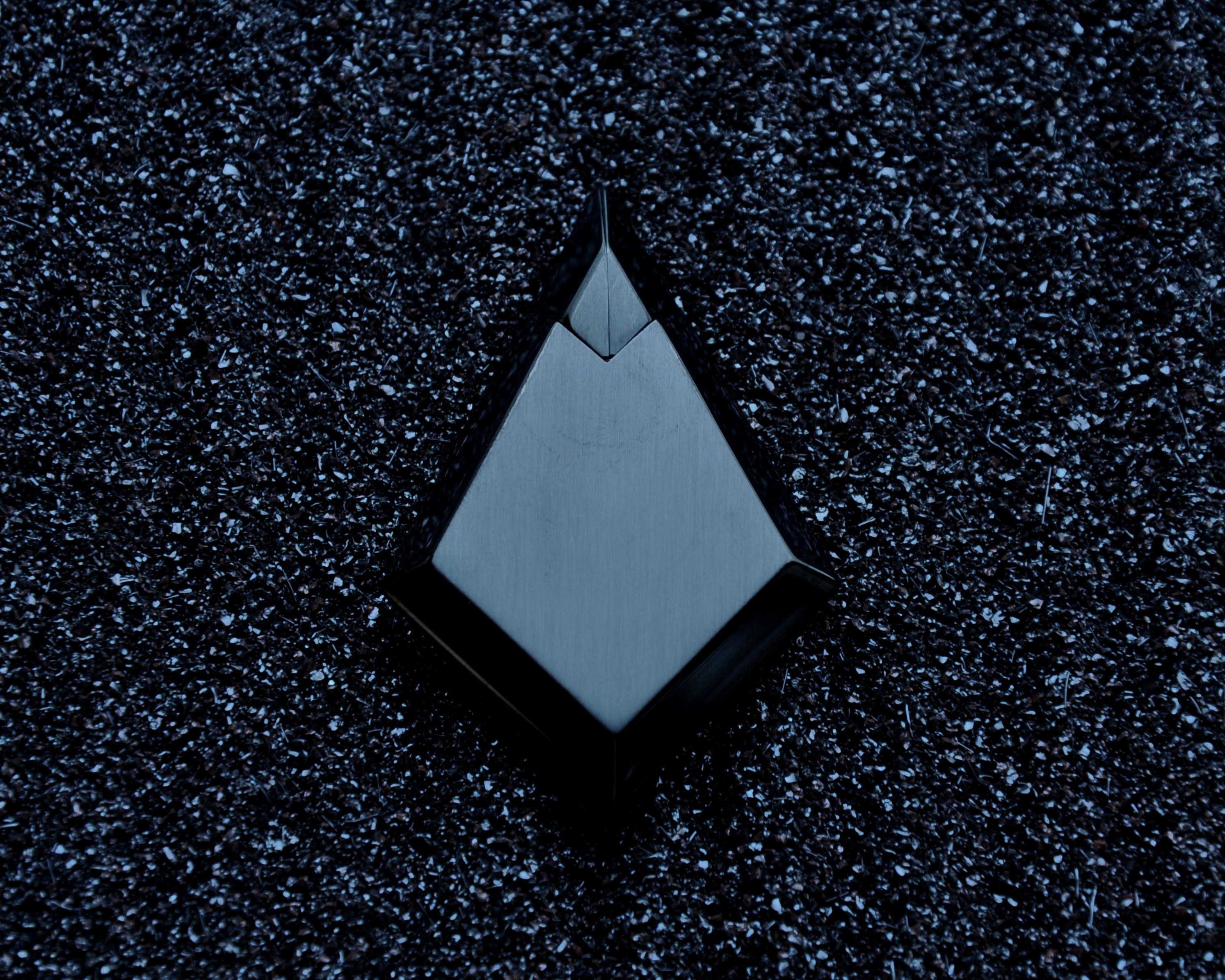 RHOMBUS BLACK